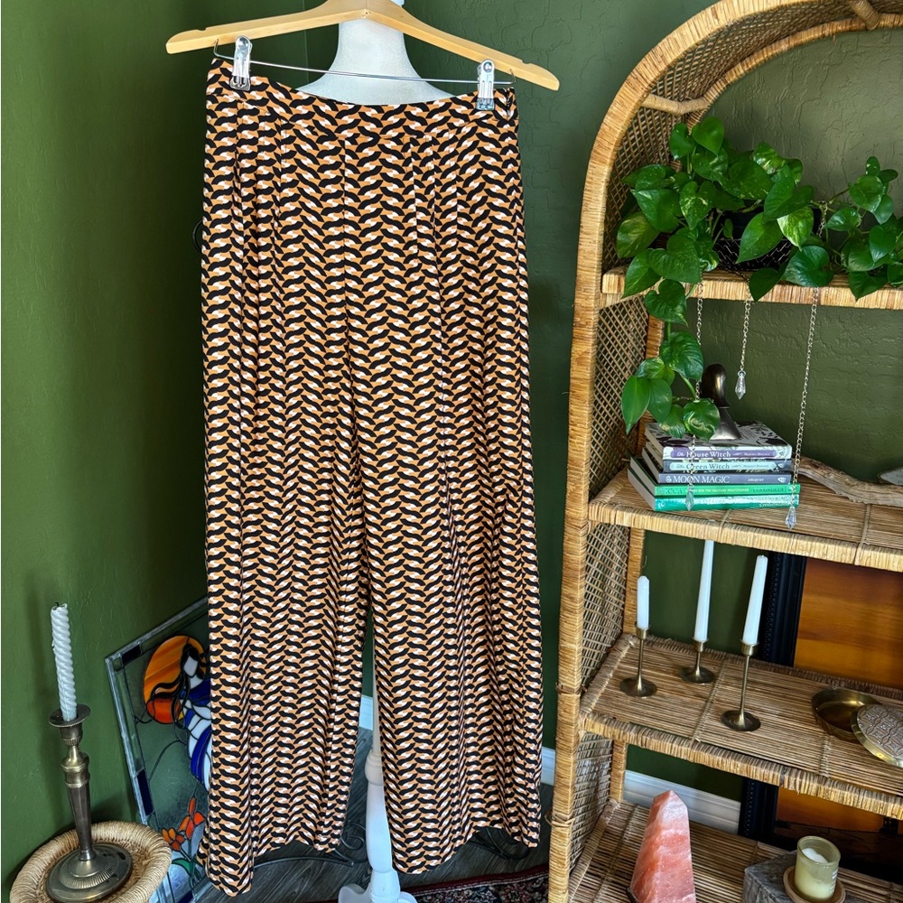 WhoWhatWear Orange Trippy Patterned Flare Pocket Pants